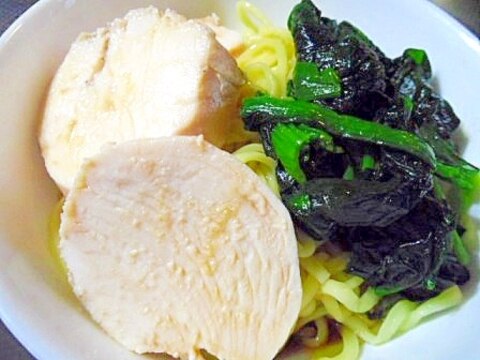 鶏ハムとほうれん草のぶっかけ冷しラーメン